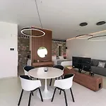 Amara Luxury Лакания