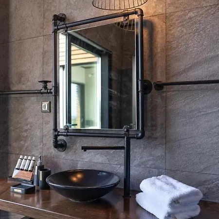 Amara Luxury