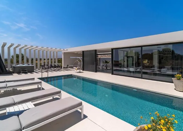 Amara Luxury Villa *